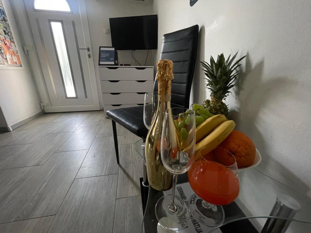 Apartment Matijas, 3 Bedroom Apt With Terrace And Parking Сплит Екстериор снимка